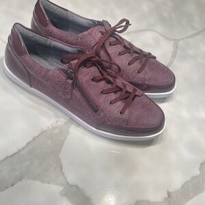 Soft Style Sneakers